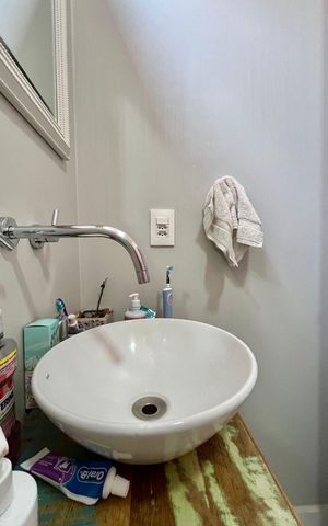 Casa de condomínio à venda com 340m², 4 quartos e 4 vagas Casa de condomínio à venda com 340m², 4 quartos e 4 vagasBanheiro