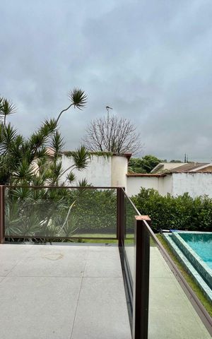 Casa de condomínio à venda com 340m², 4 quartos e 4 vagas Casa de condomínio à venda com 340m², 4 quartos e 4 vagasSacada