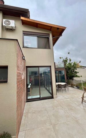 Casa de condomínio à venda com 340m², 4 quartos e 4 vagas Casa de condomínio à venda com 340m², 4 quartos e 4 vagasQuintal