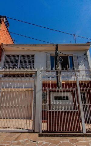 Casa à venda com 200m², 5 quartos e 1 vaga Casa à venda com 200m², 5 quartos e 1 vagaFachada
