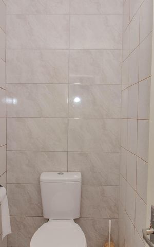 Casa à venda com 200m², 5 quartos e 1 vaga Casa à venda com 200m², 5 quartos e 1 vagaBanheiro Auxiliar - Segundo Piso