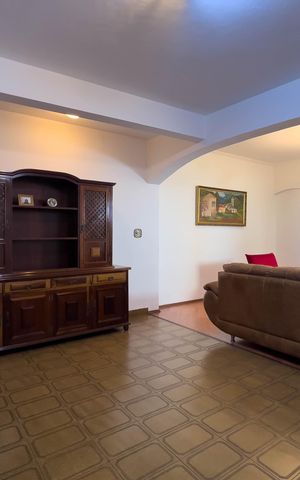 Casa à venda com 236m², 4 quartos e 2 vagas Casa à venda com 236m², 4 quartos e 2 vagasSala