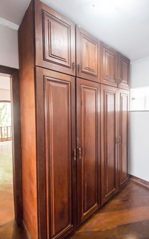 Casa de condomínio para alugar com 500m², 4 quartos e 4 vagas Casa de condomínio para alugar com 500m², 4 quartos e 4 vagasCloset da suíte