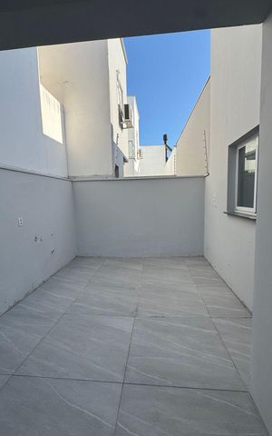 Casa à venda com 90m², 2 quartos e 3 vagas Casa à venda com 90m², 2 quartos e 3 vagasÁrea externa