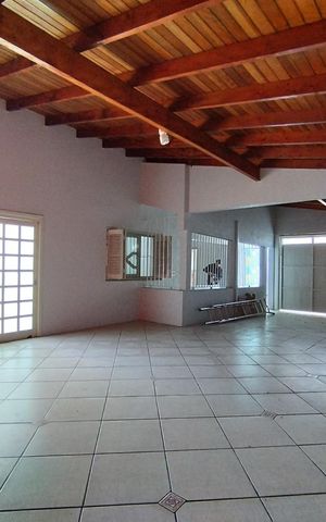 Casa à venda com 204m², 4 quartos e 6 vagas
