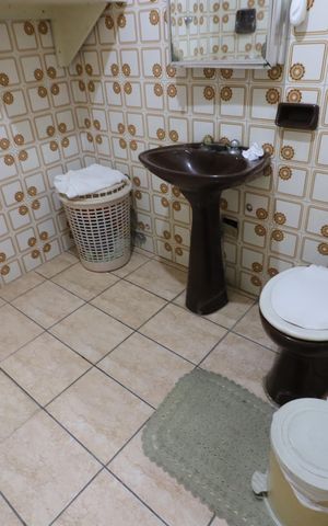 Casa à venda com 100m², 2 quartos e 2 vagasBanheiro 2