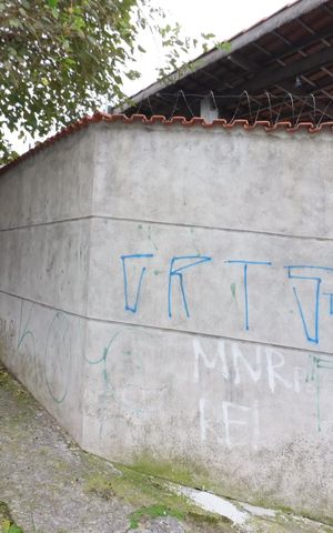 Casa à venda com 100m², 2 quartos e 2 vagasFachada