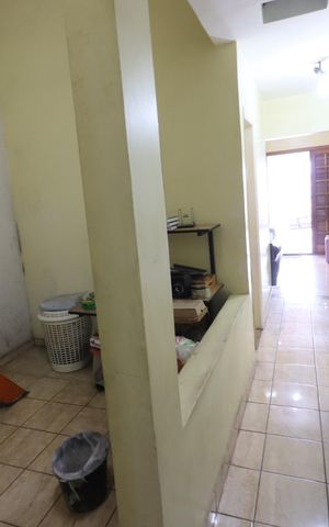 Casa à venda com 100m², 2 quartos e 2 vagasCorredor