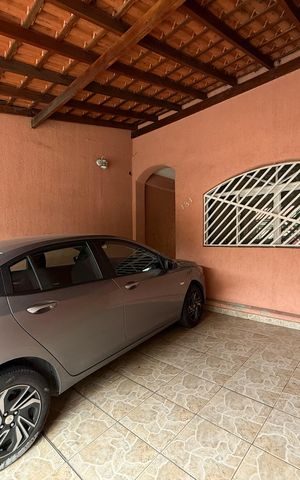 Casa à venda com 184m², 3 quartos e 2 vagas Casa à venda com 184m², 3 quartos e 2 vagasGaragem