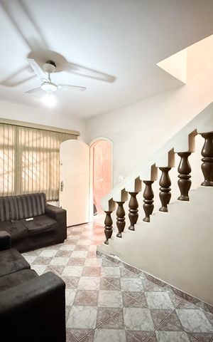 Casa à venda com 184m², 3 quartos e 2 vagas Casa à venda com 184m², 3 quartos e 2 vagasSala