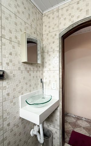 Casa à venda com 184m², 3 quartos e 2 vagas Casa à venda com 184m², 3 quartos e 2 vagasBanheiro Social