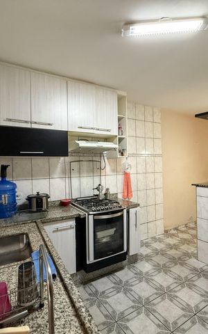 Casa à venda com 184m², 3 quartos e 2 vagas Casa à venda com 184m², 3 quartos e 2 vagascozinha