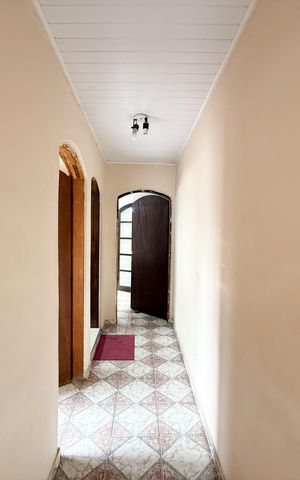 Casa à venda com 184m², 3 quartos e 2 vagas Casa à venda com 184m², 3 quartos e 2 vagasCorredor