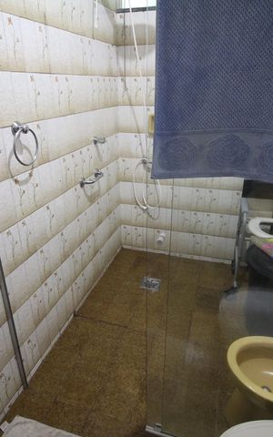 Casa à venda com 475m², 4 quartos e 4 vagasBanheiro