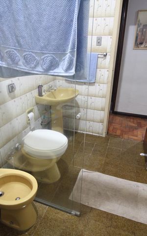 Casa à venda com 475m², 4 quartos e 4 vagasBanheiro