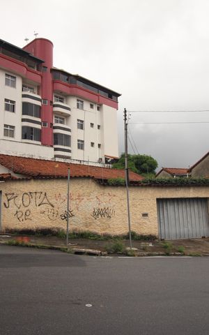 Casa à venda com 475m², 4 quartos e 4 vagasFachada