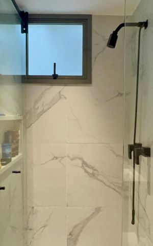 Apartamento à venda com 84m², 2 quartos e 2 vagas Apartamento à venda com 84m², 2 quartos e 2 vagasBanheiro da Suíte