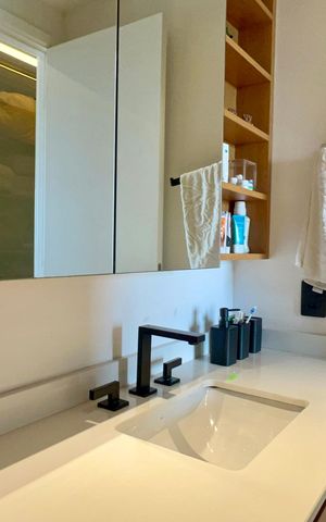 Apartamento à venda com 84m², 2 quartos e 2 vagas Apartamento à venda com 84m², 2 quartos e 2 vagasBanheiro da Suíte