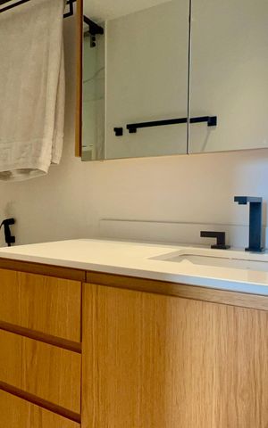 Apartamento à venda com 84m², 2 quartos e 2 vagas Apartamento à venda com 84m², 2 quartos e 2 vagasBanheiro da Suíte