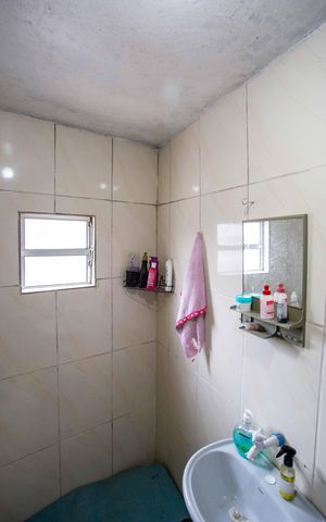 Casa à venda com 350m², 2 quartos e 3 vagasBanheiro 2