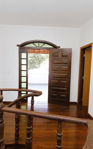 Casa para alugar com 525m², 5 quartos e 10 vagasCorredor