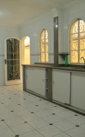 Casa à venda com 225m², 4 quartos e 2 vagasCozinha 