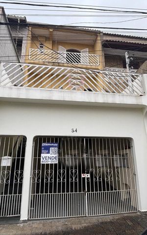 Casa à venda com 225m², 4 quartos e 2 vagasFachada 