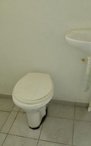 Casa à venda com 225m², 4 quartos e 2 vagasQuarto 2( banheiro) 