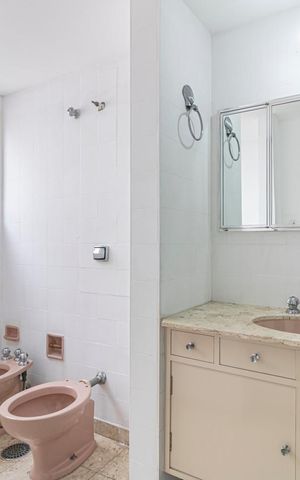 Apartamento à venda com 107m², 3 quartos e 1 vaga Apartamento à venda com 107m², 3 quartos e 1 vagaBanheiro da Suíte