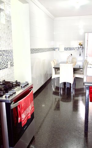 Casa à venda com 220m², 3 quartos e 3 vagas Casa à venda com 220m², 3 quartos e 3 vagasCozinha