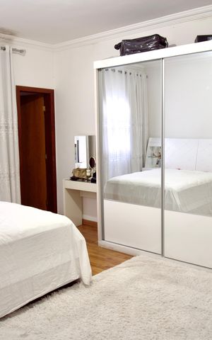 Casa à venda com 220m², 3 quartos e 3 vagas Casa à venda com 220m², 3 quartos e 3 vagasSuíte