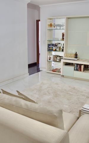 Casa à venda com 220m², 3 quartos e 3 vagas Casa à venda com 220m², 3 quartos e 3 vagasSala
