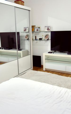 Casa à venda com 220m², 3 quartos e 3 vagas Casa à venda com 220m², 3 quartos e 3 vagasSuíte
