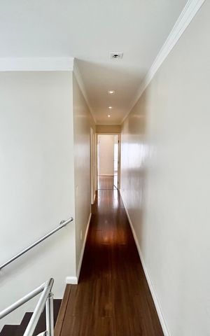 Casa à venda com 247m², 3 quartos e 5 vagas Casa à venda com 247m², 3 quartos e 5 vagas Corredor Quartos