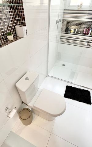 Casa à venda com 247m², 3 quartos e 5 vagas Casa à venda com 247m², 3 quartos e 5 vagas Banheiro da Suíte