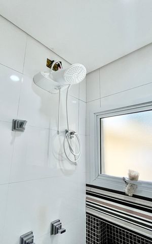 Casa à venda com 247m², 3 quartos e 5 vagas Casa à venda com 247m², 3 quartos e 5 vagas Banheiro da Suíte