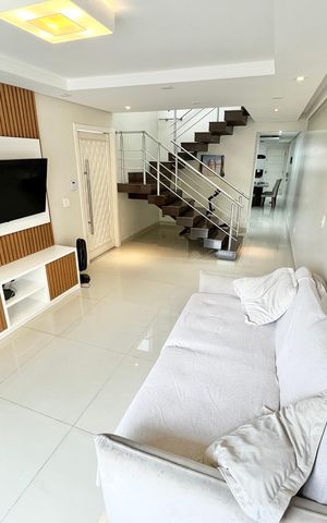 Casa à venda com 247m², 3 quartos e 5 vagas Casa à venda com 247m², 3 quartos e 5 vagasSala