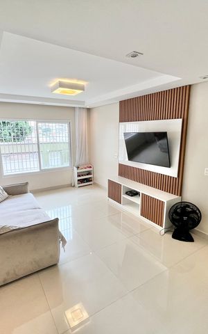 Casa à venda com 247m², 3 quartos e 5 vagas Casa à venda com 247m², 3 quartos e 5 vagasSala