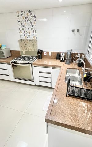 Casa à venda com 247m², 3 quartos e 5 vagas Casa à venda com 247m², 3 quartos e 5 vagasCozinha