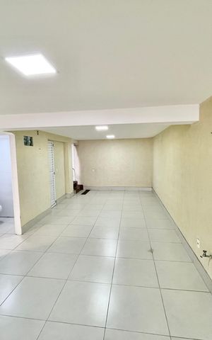 Casa à venda com 247m², 3 quartos e 5 vagas Casa à venda com 247m², 3 quartos e 5 vagasGaragem