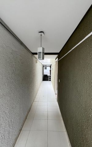 Casa à venda com 247m², 3 quartos e 5 vagas Casa à venda com 247m², 3 quartos e 5 vagasCorredor Externo