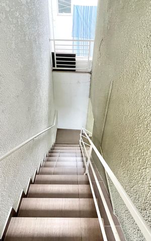 Casa à venda com 247m², 3 quartos e 5 vagas Casa à venda com 247m², 3 quartos e 5 vagasGaragem Escada