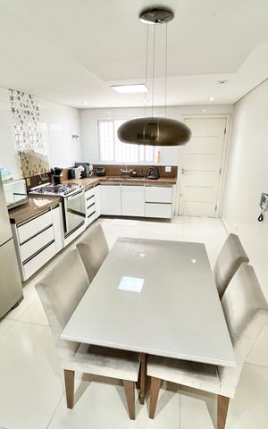 Casa à venda com 247m², 3 quartos e 5 vagas Casa à venda com 247m², 3 quartos e 5 vagasCozinha