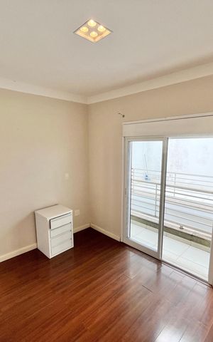 Casa à venda com 247m², 3 quartos e 5 vagas Casa à venda com 247m², 3 quartos e 5 vagasQuarto 3