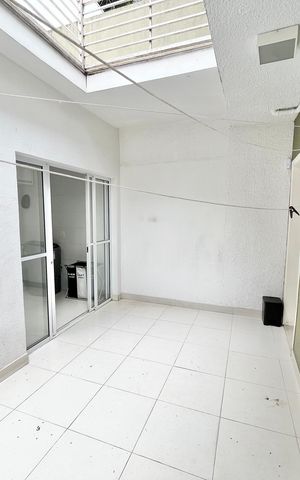 Casa à venda com 247m², 3 quartos e 5 vagas Casa à venda com 247m², 3 quartos e 5 vagasQuintal