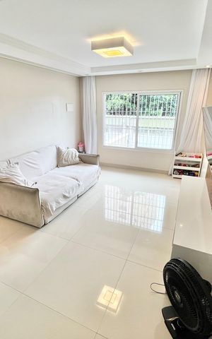 Casa à venda com 247m², 3 quartos e 5 vagas Casa à venda com 247m², 3 quartos e 5 vagasSala