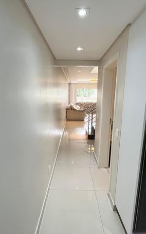 Casa à venda com 247m², 3 quartos e 5 vagas Casa à venda com 247m², 3 quartos e 5 vagasCorredor Sala/Cozinha