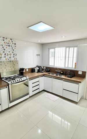 Casa à venda com 247m², 3 quartos e 5 vagas Casa à venda com 247m², 3 quartos e 5 vagasCozinha
