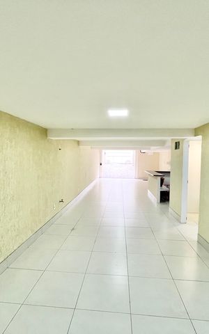 Casa à venda com 247m², 3 quartos e 5 vagas Casa à venda com 247m², 3 quartos e 5 vagasGaragem