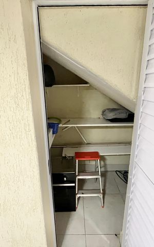 Casa à venda com 247m², 3 quartos e 5 vagas Casa à venda com 247m², 3 quartos e 5 vagasDespensa